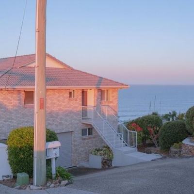 重庆警方通报“小区有人高空撒钱”